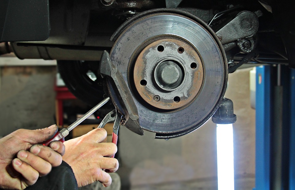 Five Signs Your Car Needs a Service - Check your brakes, lights