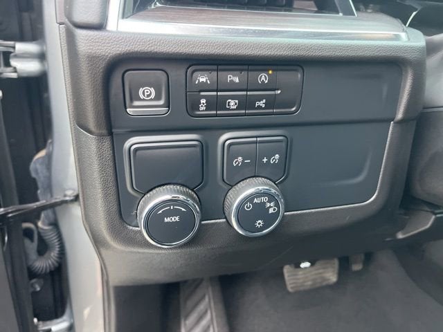 2025 Chevrolet Suburban LT