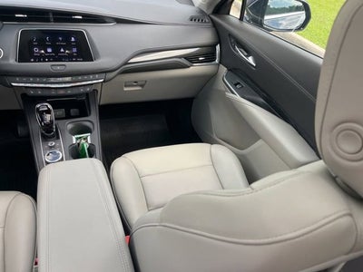 2023 Cadillac XT4 Premium Luxury