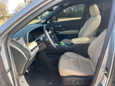 2024 Cadillac XT4 Premium Luxury