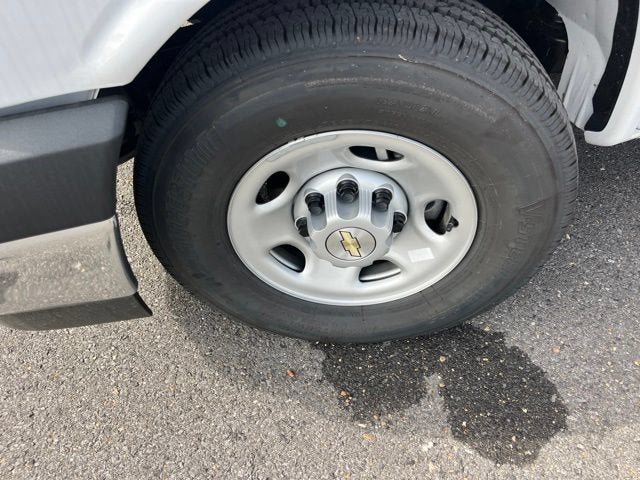 2026 Chevrolet Express Cutaway 3500 1WT