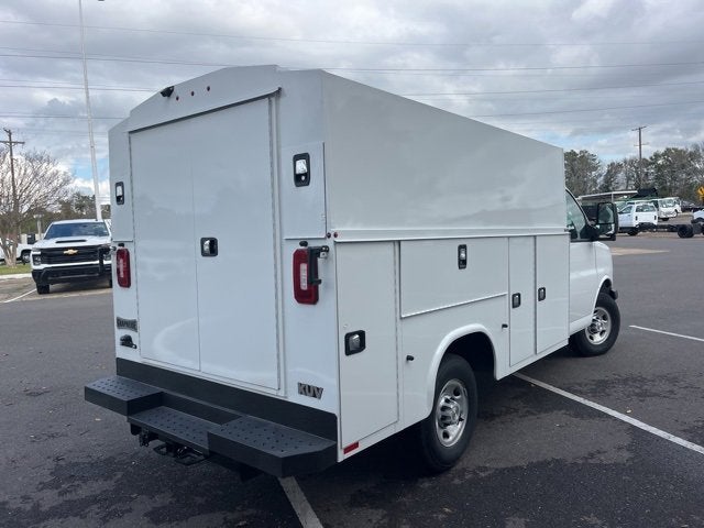 2025 Chevrolet Express Cutaway 3500 1WT