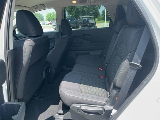 2024 Nissan Pathfinder S